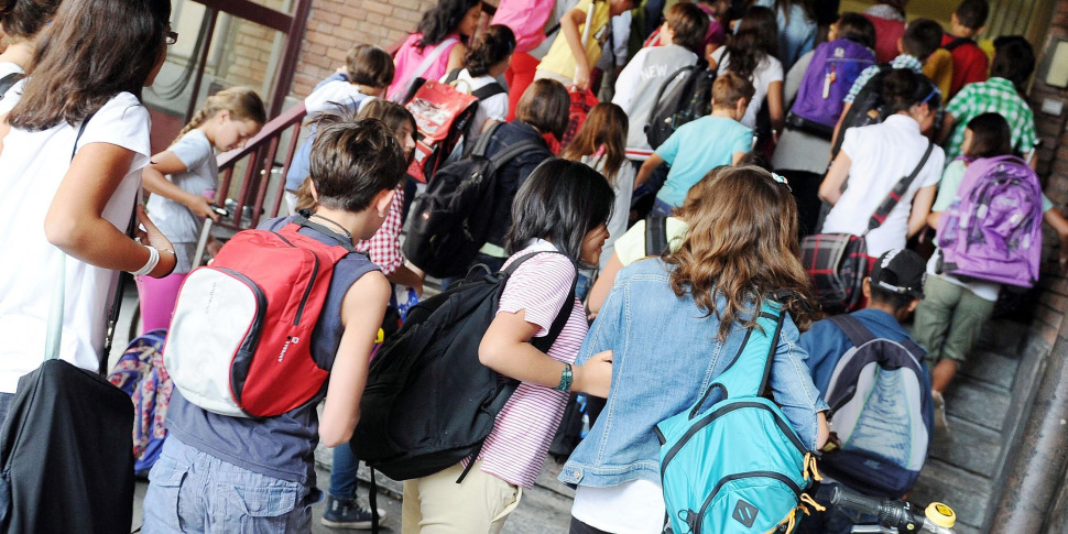 https://assets.gds.it/2022/07/INIZIO-ANNO-SCOLASTICO-20132014_34671497-970x485.jpg