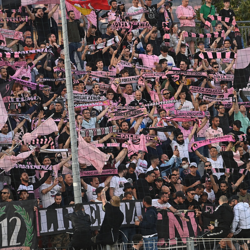 Tifosi del Palermo durante la partita di Play-Off di Serie C - Lega Pro Entella vs Palermo FC allo Stadio Comunale di Chiavari. (Foto Tullio Puglia)