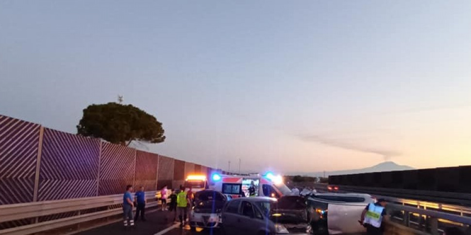 Carambola con 7 auto sulla Siracusa-Catania: i feriti portati in due ...