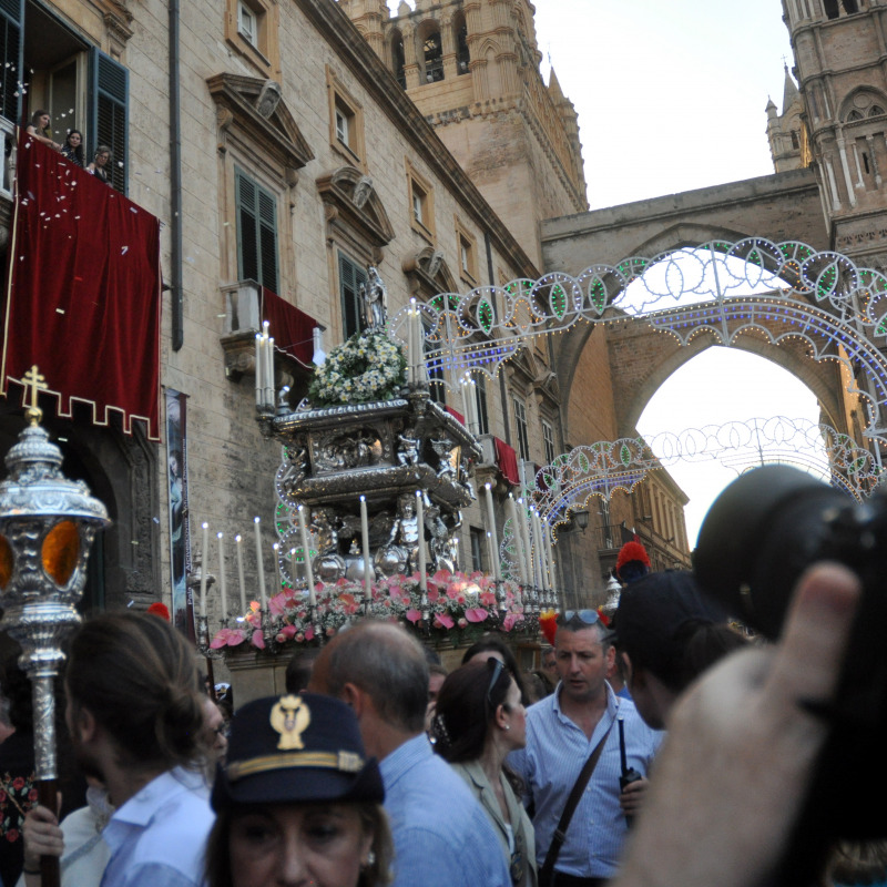 La processione dell'Urna con le Sacre Reliquie di Santa Rosalia
