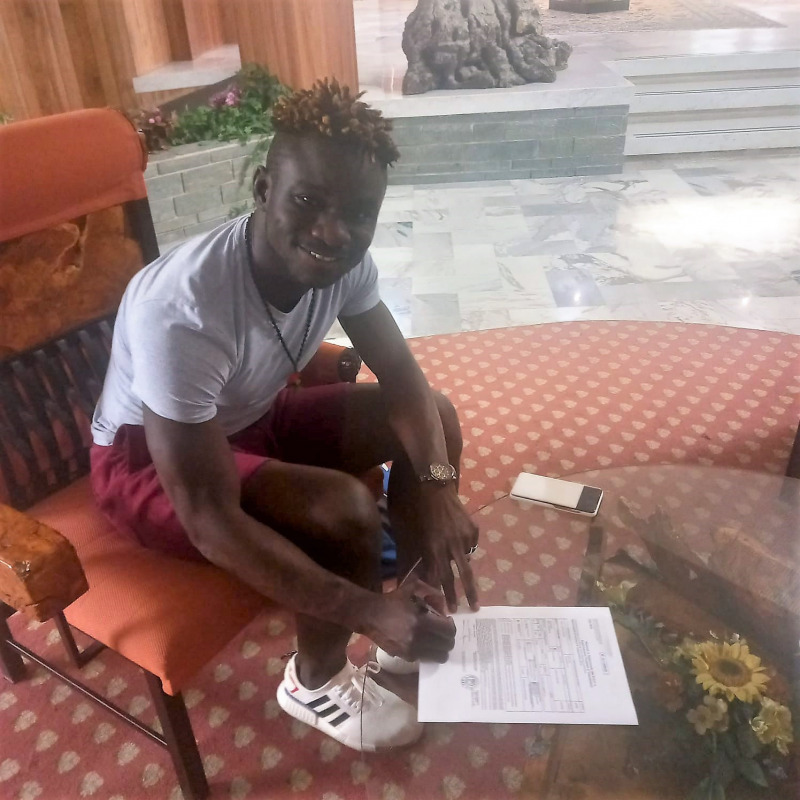 Adamzaki Ouattara firma il contratto
