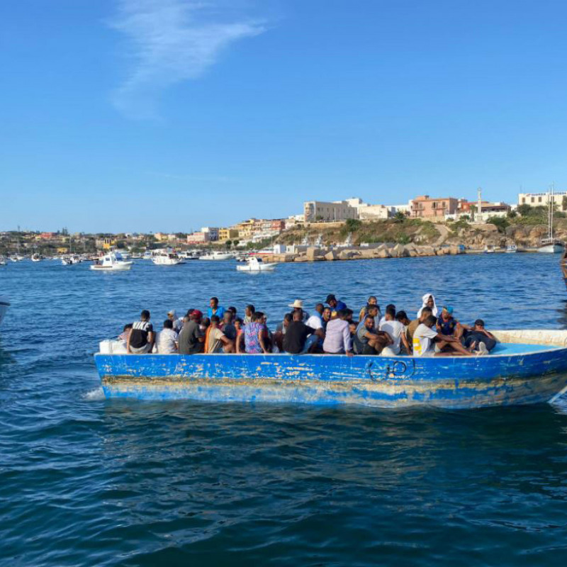Motovedetta della Guardia Costiera che ha portato in porto i 31 migranti della Mare Jonio, Lampedusa, 2 settembre 2019. ANSA/DESIDERIO