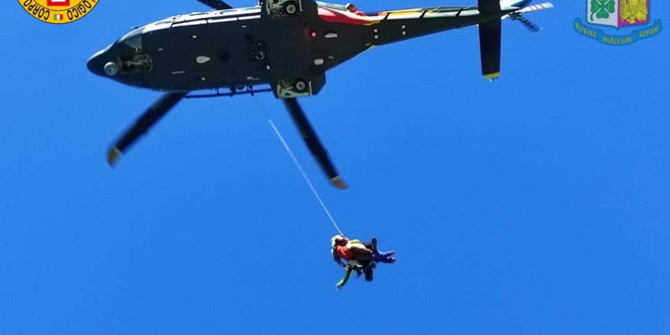Turista cade lungo un sentiero dello Zingaro, soccorso in elicottero ...