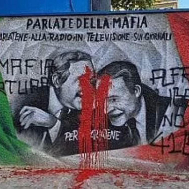 Deturpato il murale di piazza Bologna dedicato a Giovanni Falcone e a Paolo Borsellino