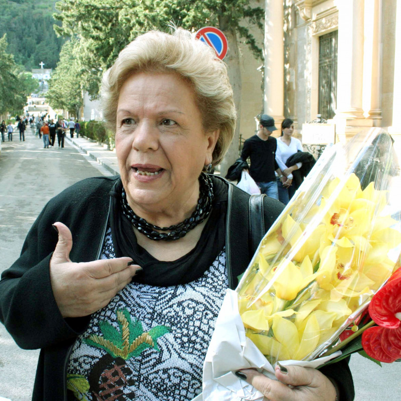 Stefania Benenato ai Rotoli per deporre i fiori sulla tomba di famiglia, dove adesso sarà seppellita