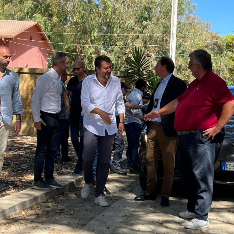 Salvini durante la visita a Gela