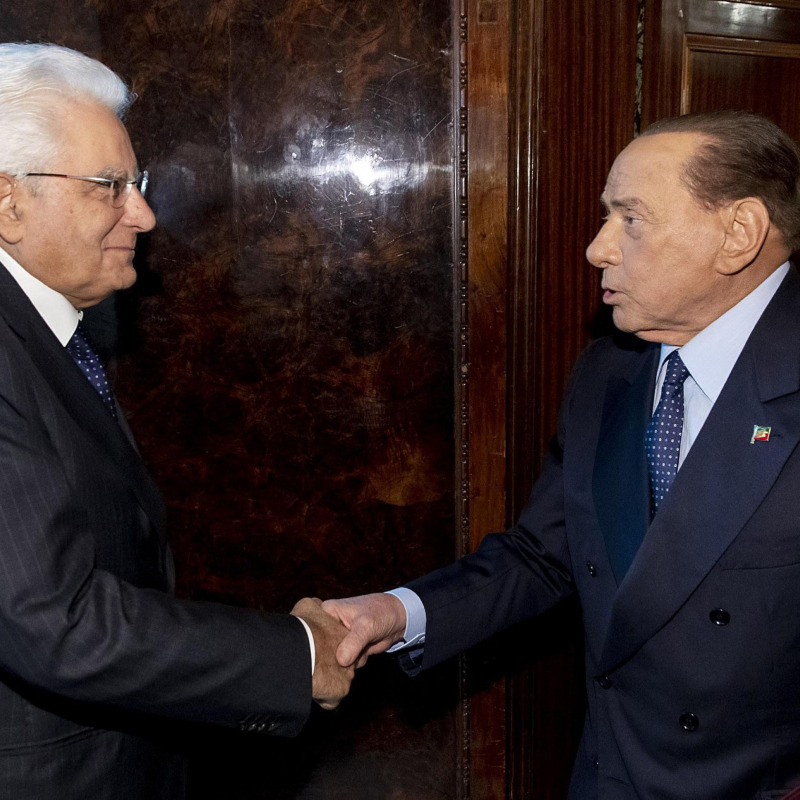 Il presidente Sergio Mattarella e Silvio Berlusconi