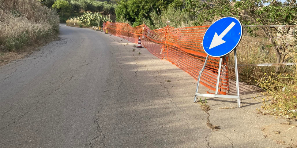 https://assets.gds.it/2022/08/salemi_strade_dissestate-970x485.jpg