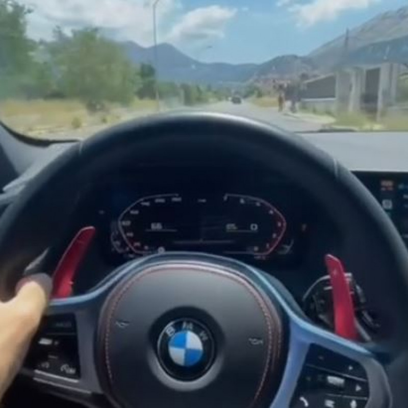 Un frame del video dell’automobilista durante la corsa in auto