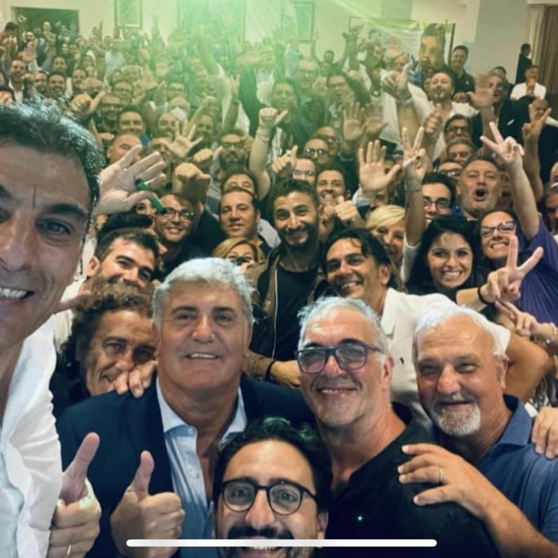 Selfie con gli elettori per Edy Tamajo
