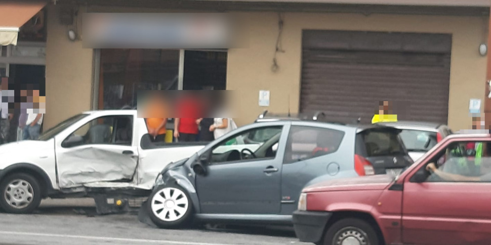 Incidente a Pace del Mela, scontro fra due auto: un morto e due feriti ...