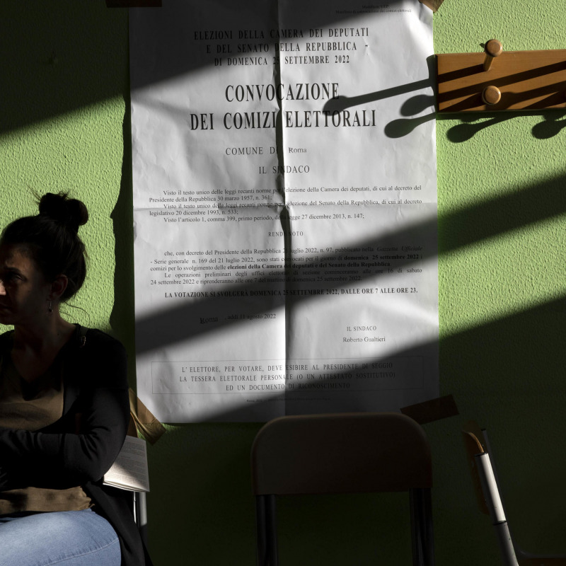 Cittadini impegnati nelle operazioni di voto per le elezioni politiche, Roma, 25 settembre 2022. ANSA / Massimo Percossi