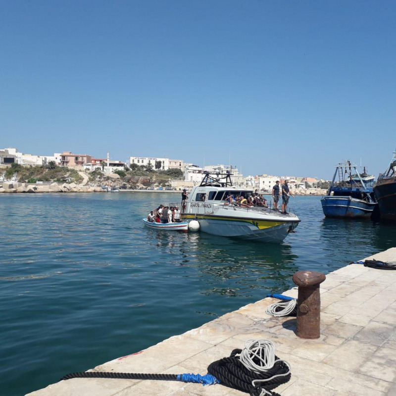 Sbarco di migranti a Lampedusa in una foto dei giorni scorsi