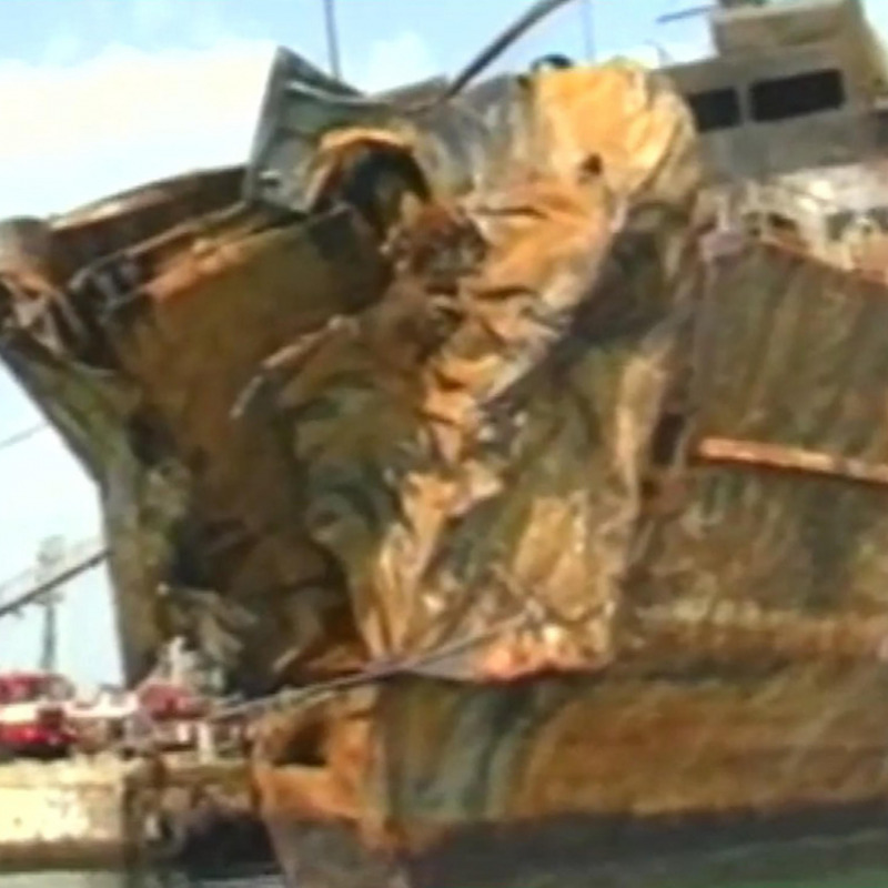 Il disastro del traghetto Moby Prince in un fermo immagine da un servizio del Tg1