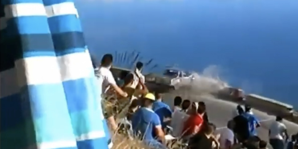 Paura alla cronoscalata Monte Erice, auto contro un muretto: il video dell