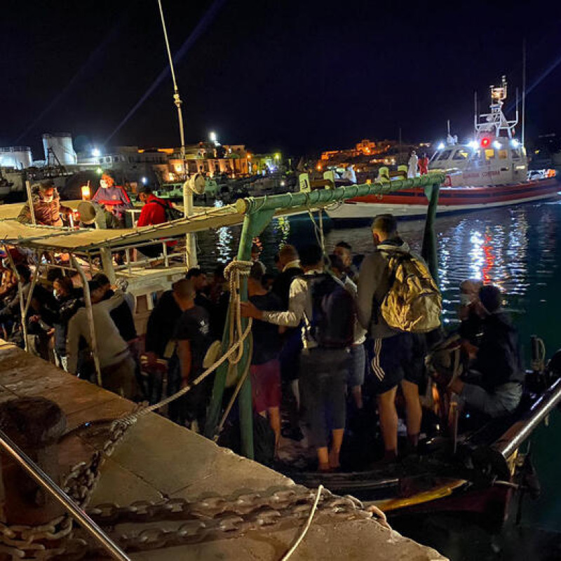 Sbarchi a ripetizione a Lampedusa dove, nel giro di poche ore, sono arrivati 119 migranti