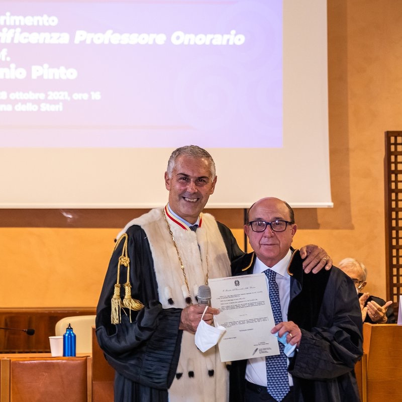 Il professore Antonio Pinto con l'ex rettore Fabrizio Micari