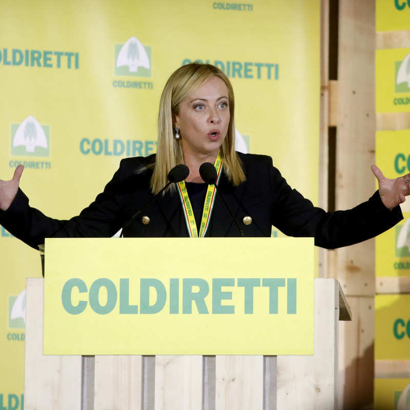 Giorgia Meloni parla dal palco del villaggio Coldiretti al Castello Sforzesco a Milano
