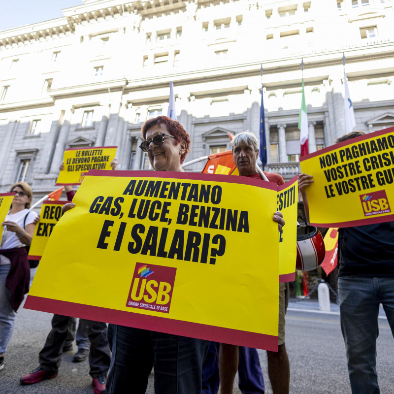 Manifestazione contro il caro bollette a Roma tre giorni fa