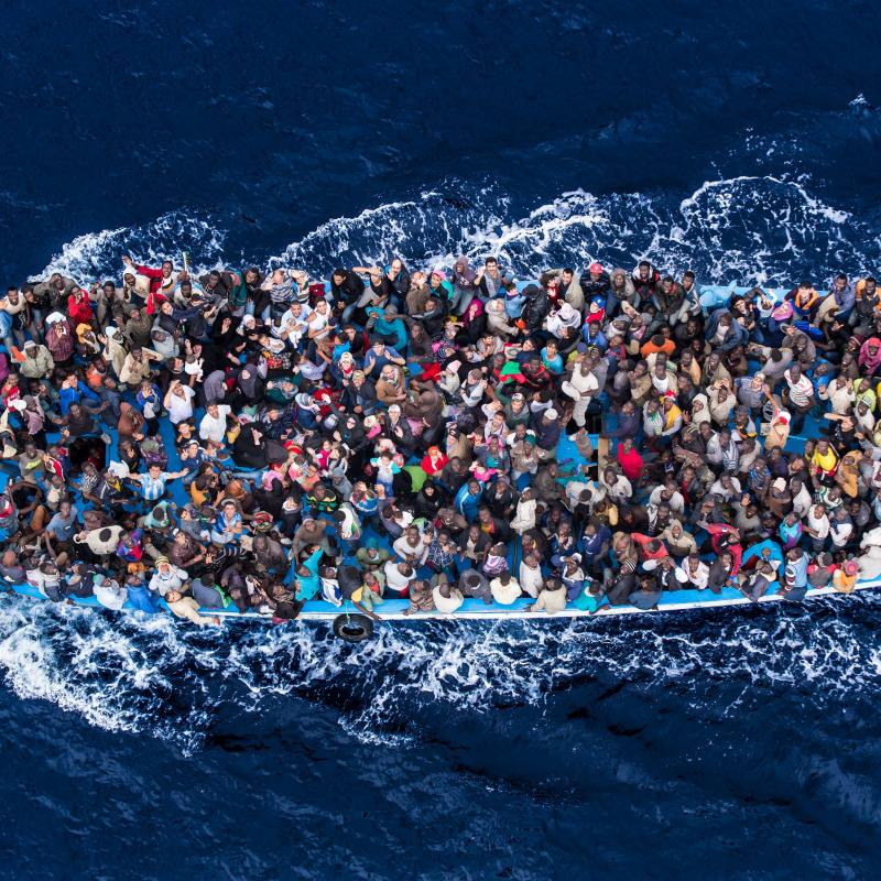 Un barcone carico di migranti (foto d'archivio)