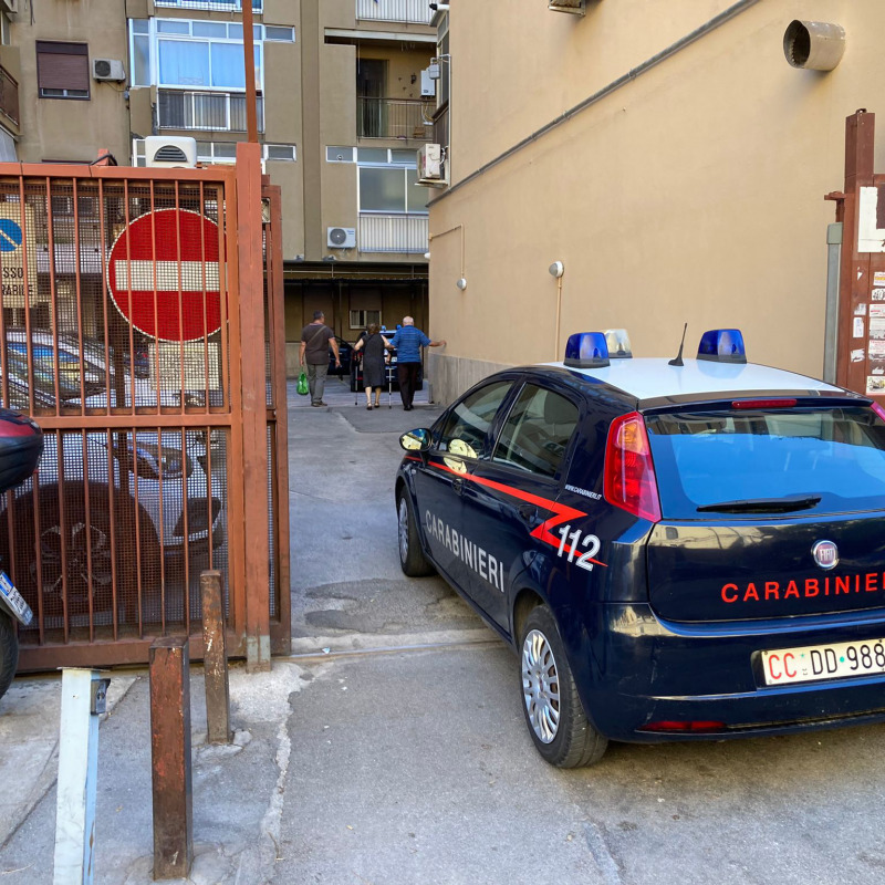 I carabinieri in Corso Pisani (foto di Alessandro Fucarini)