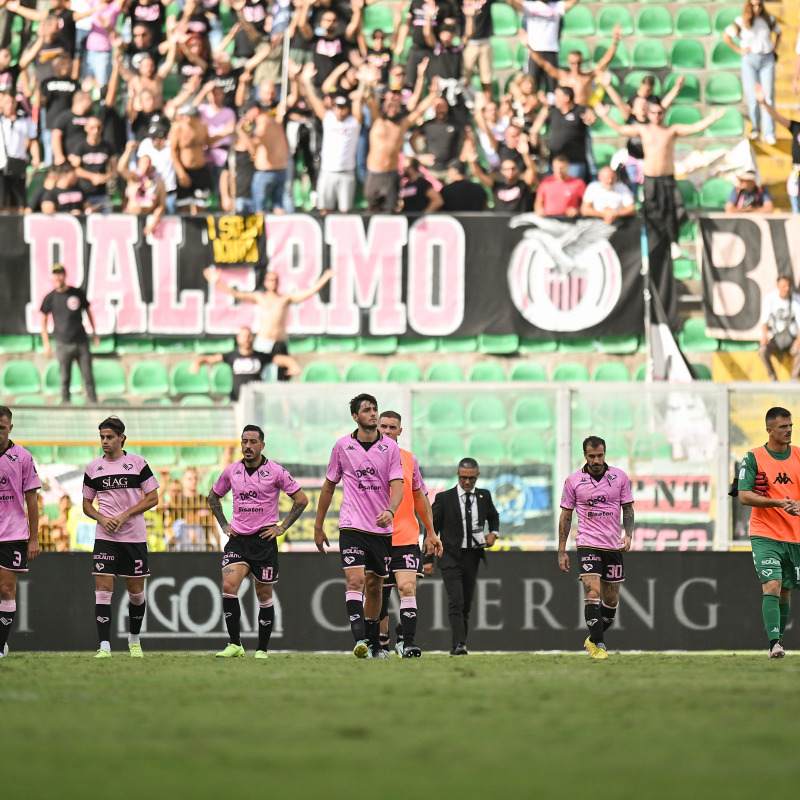 Delusione dei rosanero dopo la partita (Foto Tullio Puglia)
