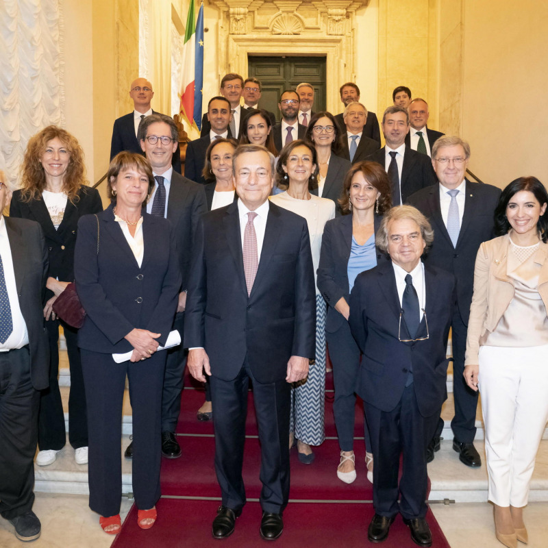 Foto di gruppo in occasione dell'ultima riunione del Consiglio dei ministri presieduto da Mario Draghi
