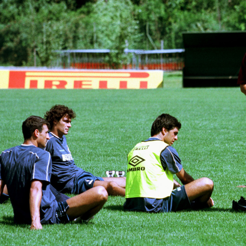 Tarantino in ritiro con l'Inter nel 1997: a sinistra c'è Bergomi, poi Tarantino, Galante, Fresi e Gigi Simoni.
