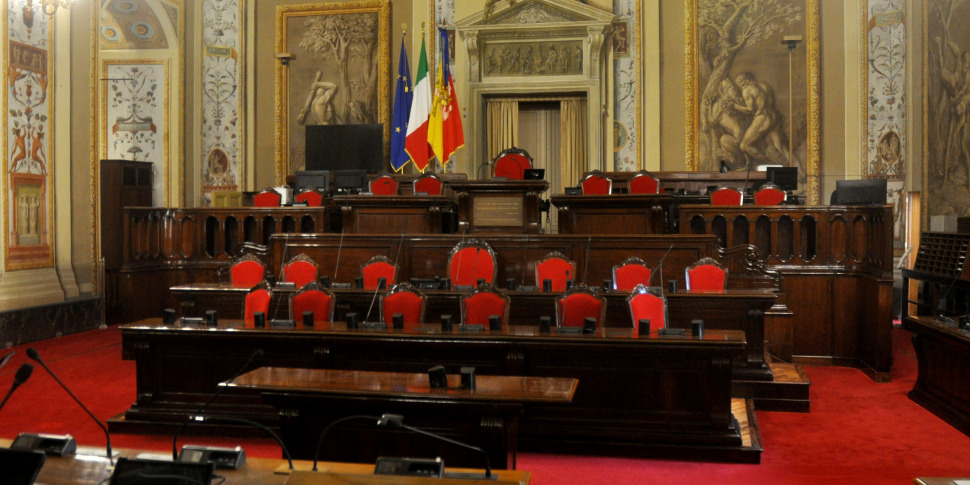 https://assets.gds.it/2022/11/PALERMO.-Arscerimonia-daccoglienza-dei-deputati-eletti._ars4_66912466-970x485.jpg