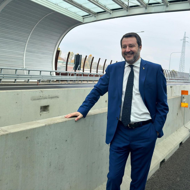 "Paderno Dugnano, all'inaugurazione del prolungamento della Tangenziale Nord di Milano, unopera fondamentale per la viabilità milanese e che durante la realizzazione ha dato lavoro a più di mille persone, avanti così!", si legge sul profilo Twitter del Ministro delle Infrastrutture e vice Premier, Matteo Salvini, 14 novembre 2022. NPK Twitter / Matteo Salvini +++ATTENZIONE LA FOTO NON PUO' ESSERE PUBBLICATA O RIPRODOTTA SENZA L'AUTORIZZAZIONE DELLA FONTE DI ORIGINE CUI SI RINVIA+++ +++NO SALES; NO ARCHIVE; EDITORIAL USE ONLY+++