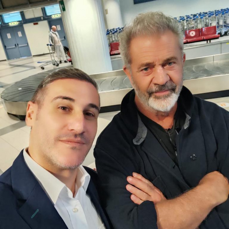 Antonio Mineo, GH Palermo, con Mel Gibson all'aeroporto