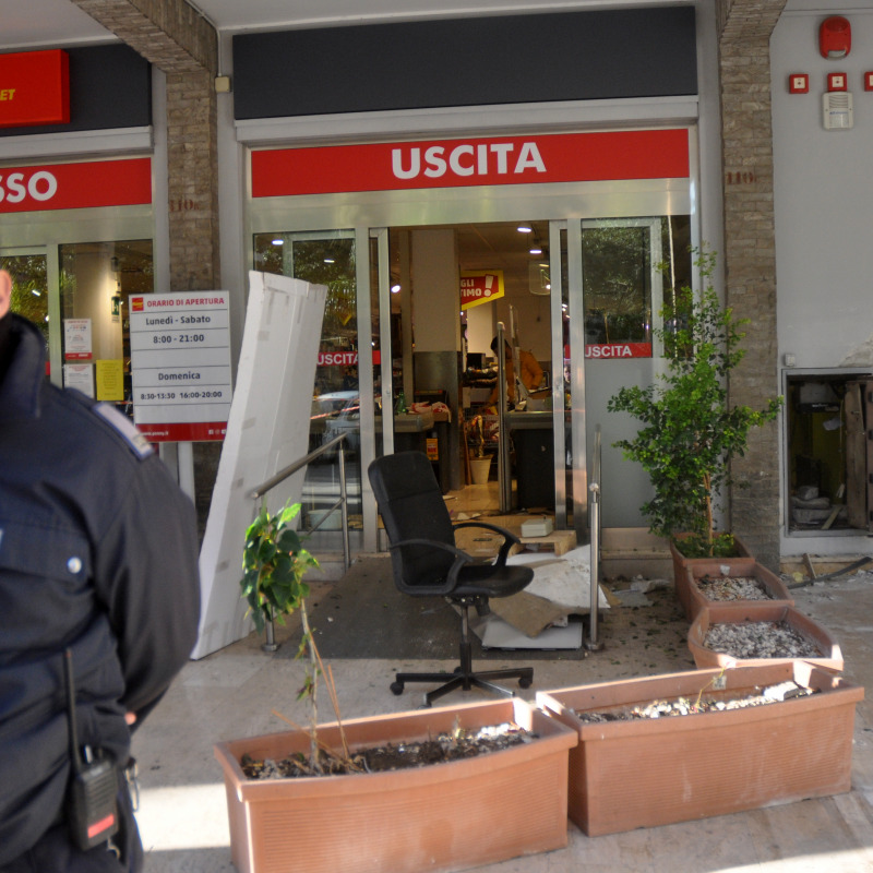 PALERMO.Rapina con esplosione supermercato Penny Market di via Sciuti. .Ph.Alessandro Fucarini.