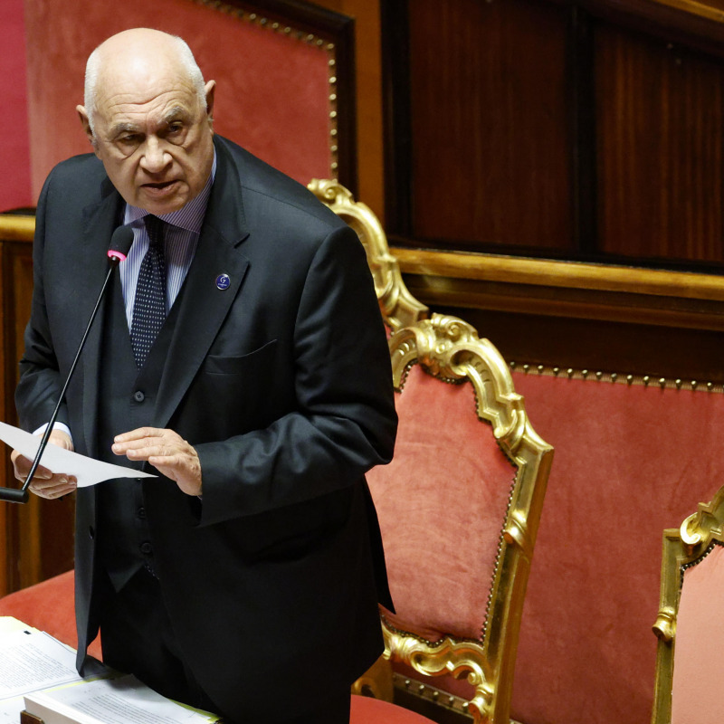 Il ministro Carlo Nordio durante il question time al Senato (foto Fabio Frustaci/Ansa)