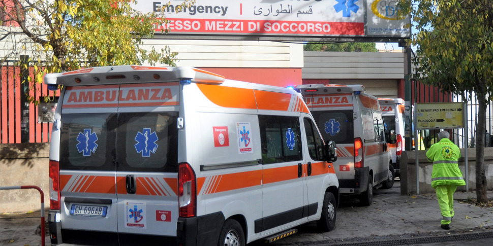 https://assets.gds.it/2023/01/Ambulanza-970x485.jpg