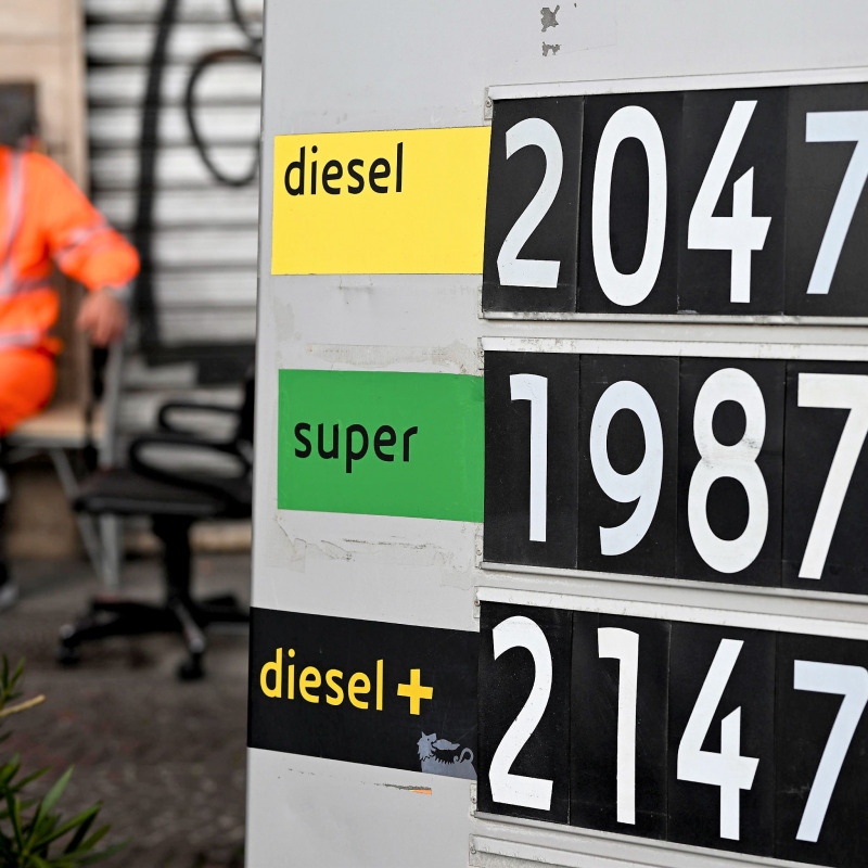 Prezzi dei carburanti esposti a Napoli nei giorni scorsi