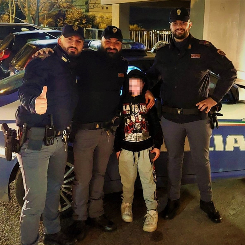 I poliziotti di Caltanissetta con il bambino