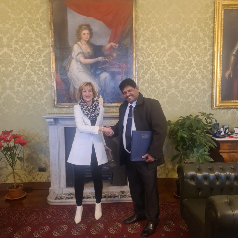 Il prefetto Maria Teresa Cucinotta e l'ambasciatore dello Sri Lanka in Italia Jagath Wellawatw