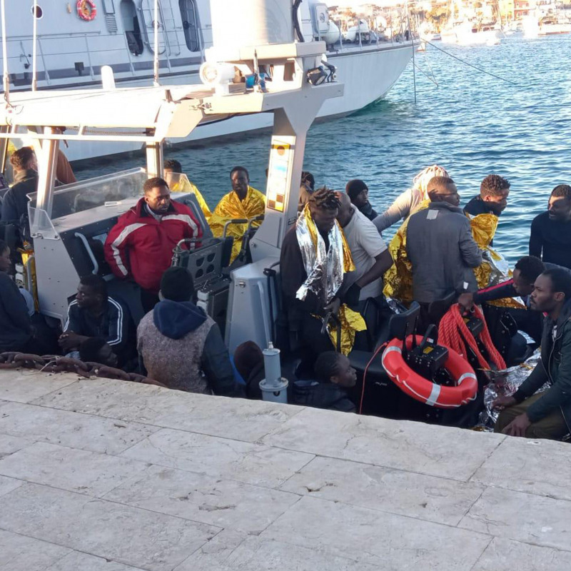 I migranti soccorsi al largo di Lampedusa