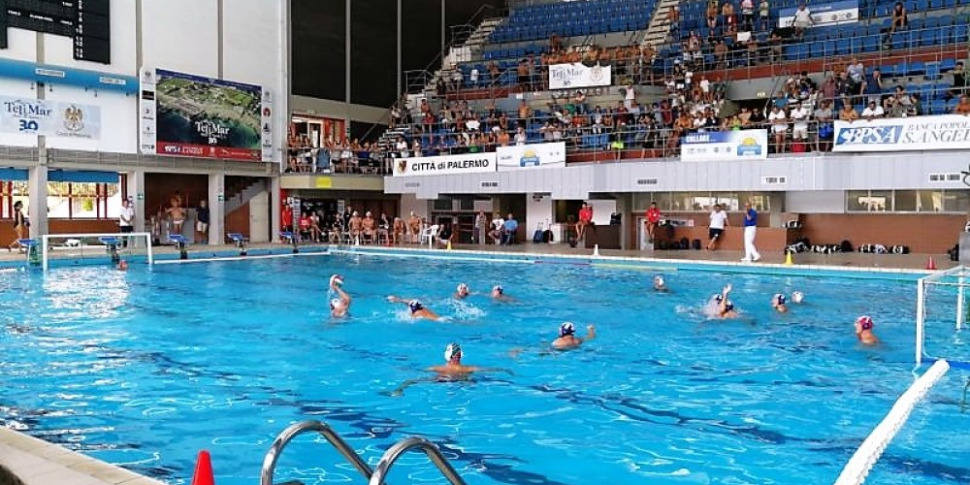 Palermo, la piscina comunale chiude in estate protestano le società