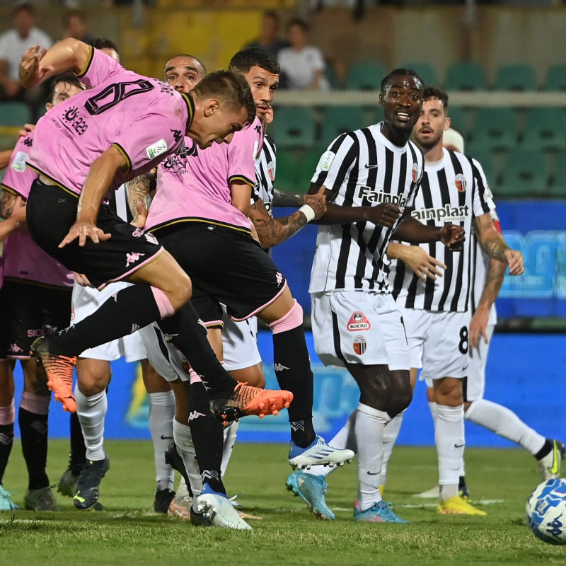 Il gol di Segre nella partita d'andata tra Palermo e Ascoli