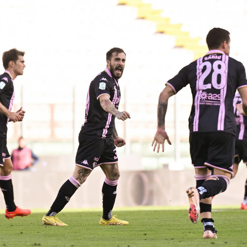 L'esultanza di Nicola Valente dopo il secondo gol del Palermo (Foto Tullio Puglia)