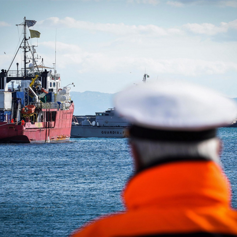 La Sea Eye 4 entra al porto di Napoli