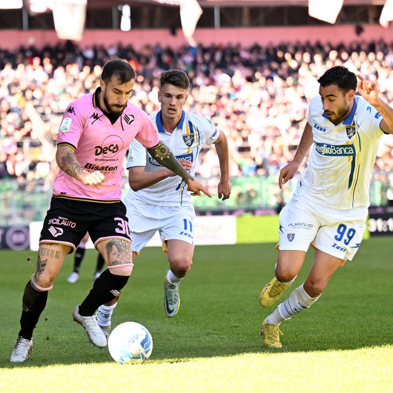 Palermo 18/02/2023: Nicola Valente durante la partita di Serie B Palermo vs Frosinone allo Stadio Renzo Barbera di Palermo(Foto Tullio Puglia)