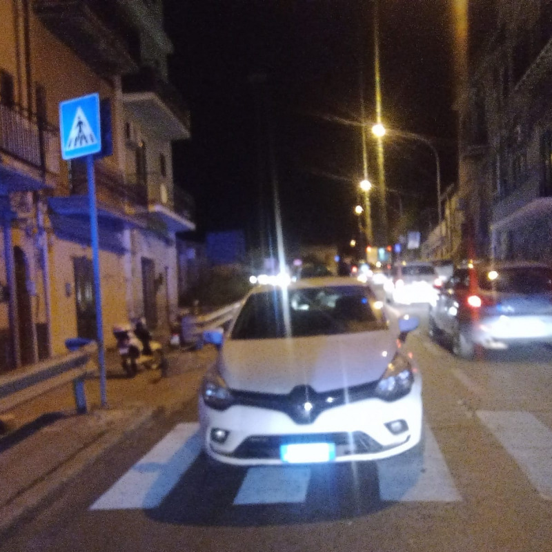 Investita mentre attraversa la strada, grave una donna a Palermo