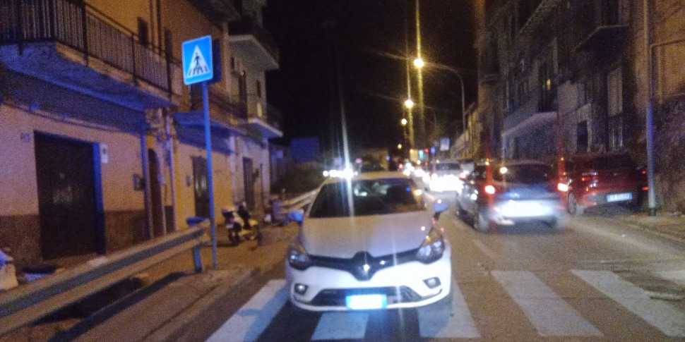 Investita mentre attraversa la strada, grave una donna a Palermo ...