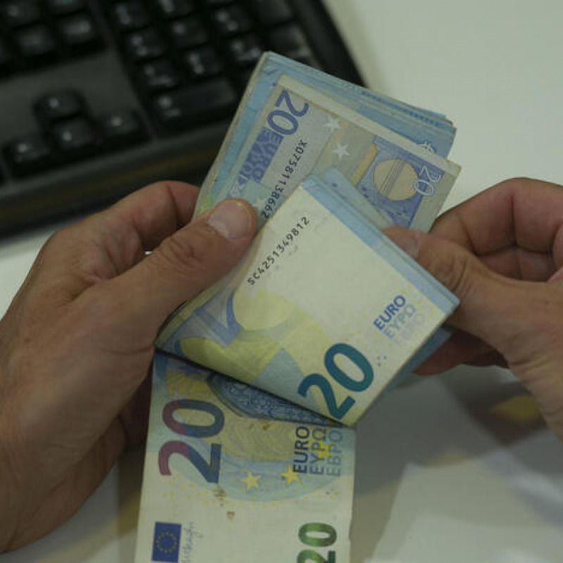 Ricerca NielsenIQ, finanze diminuite per 39% dei consumatori