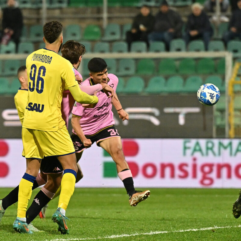 Aurelio realizza il gol del 4-2 (foto di Tullio Puglia)