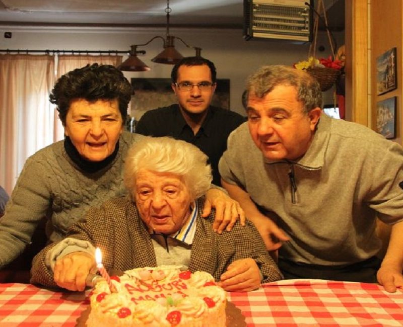Festa a Licata per i 105 anni di Carmela Iapichino, una delle nonnine siciliane già longeve