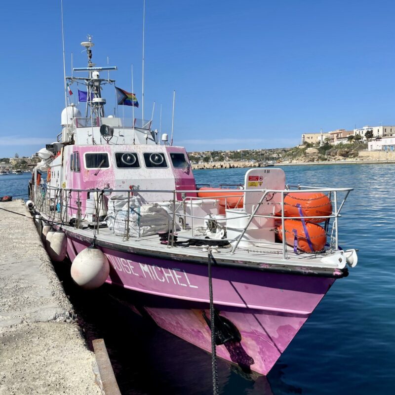 La Louise Michel al porto di Lampedusa