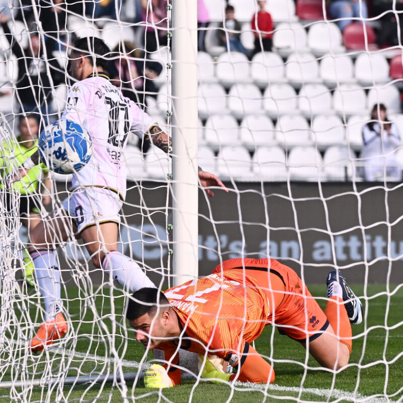 Di Mariano segna la rete del 3-2 per il Palermo (foto di Tullio Puglia)